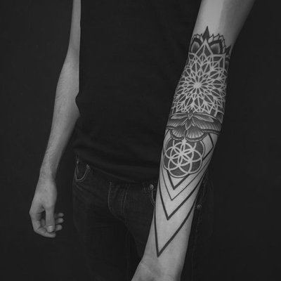  Tatouage mandala sur le bras